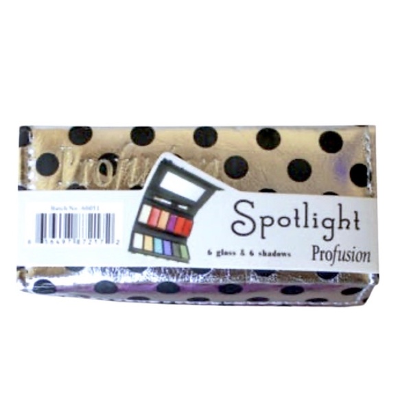2 Spotlight Eyeshadows & Lipgloss Set NWT - Picture 8 of 12